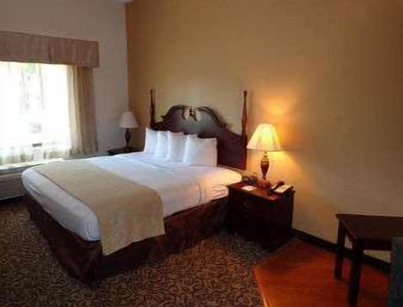 Baymont By Wyndham Columbia Fort Jackson Exterior foto