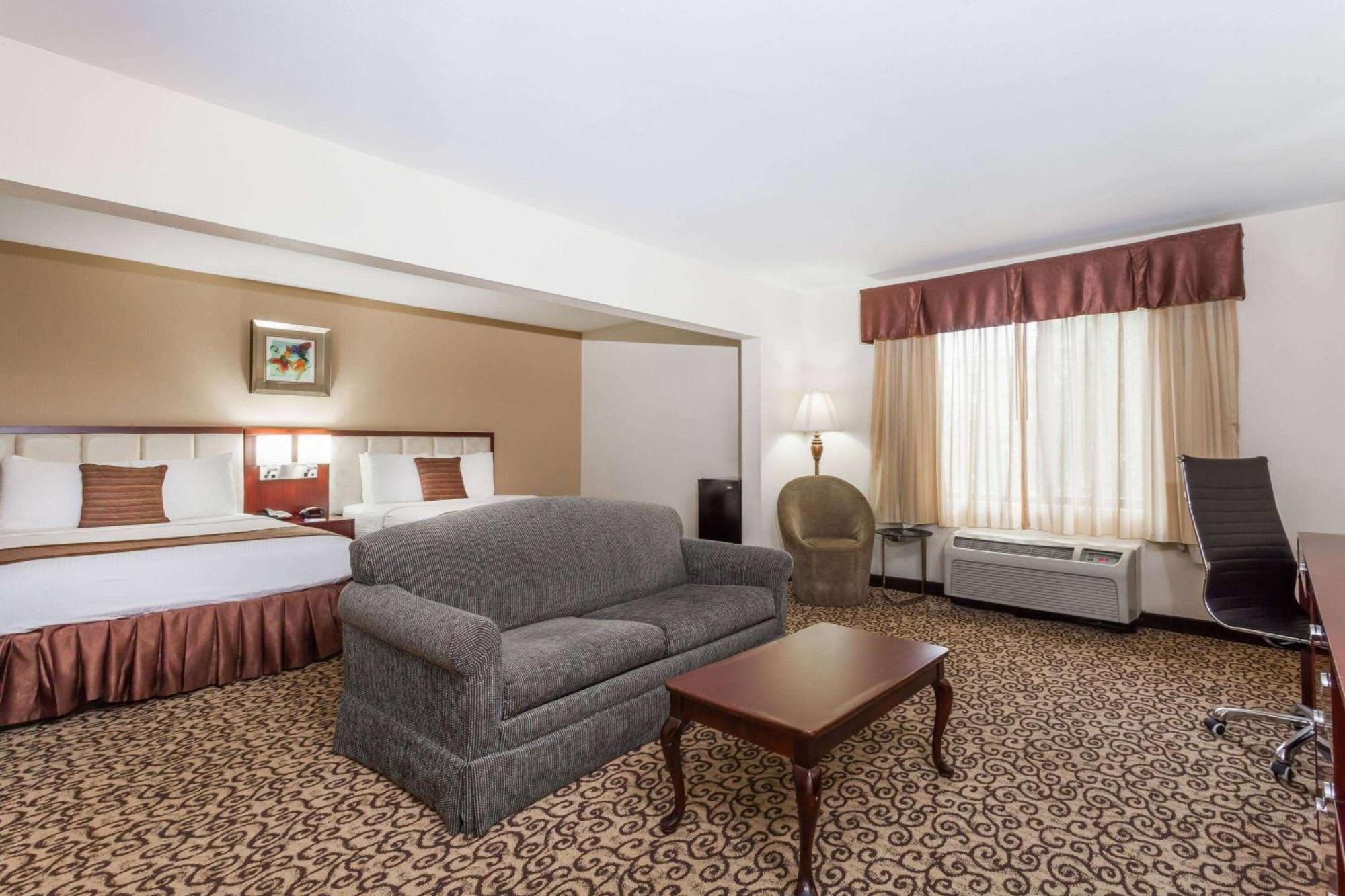 Baymont By Wyndham Columbia Fort Jackson Exterior foto