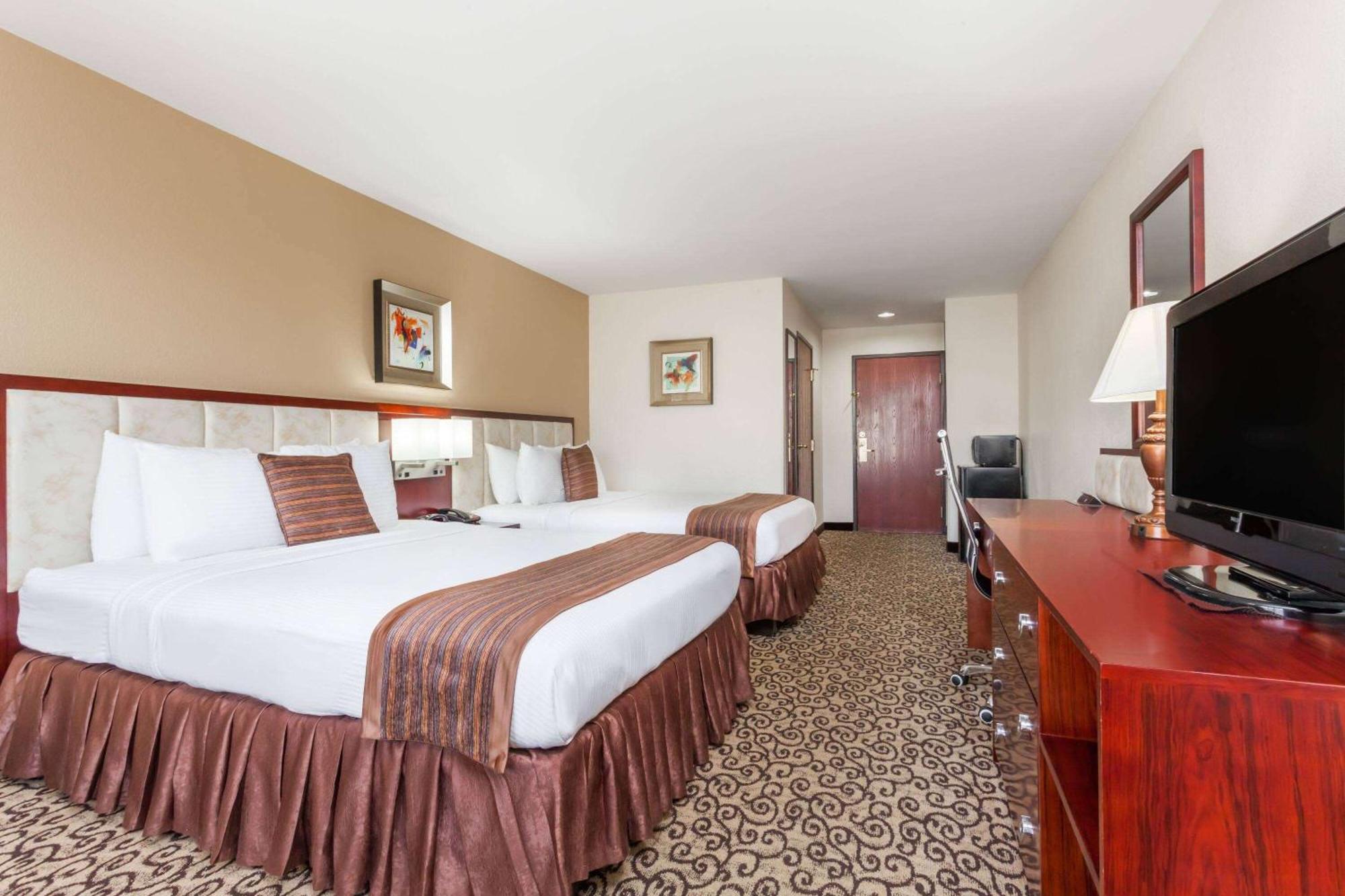 Baymont By Wyndham Columbia Fort Jackson Exterior foto