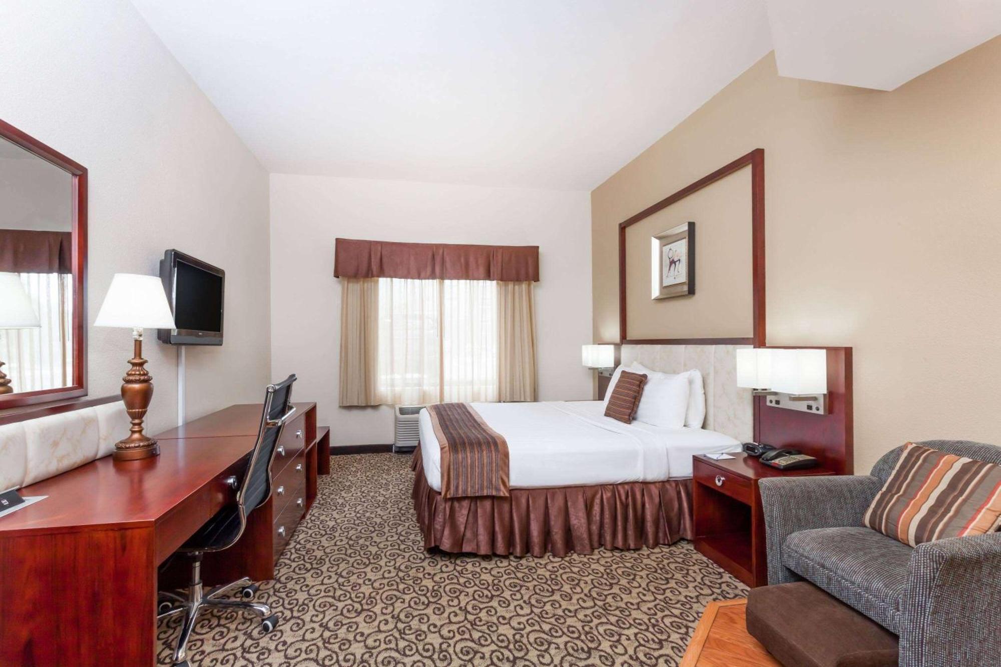 Baymont By Wyndham Columbia Fort Jackson Exterior foto