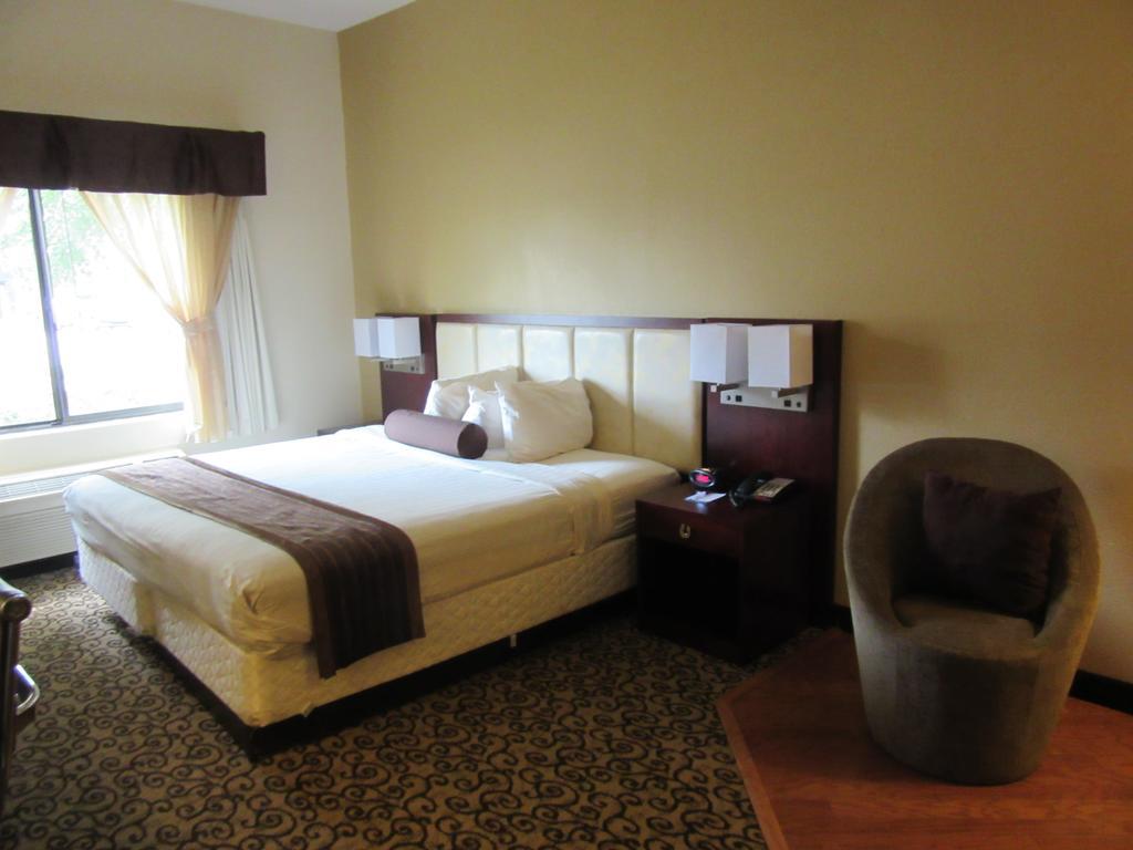 Baymont By Wyndham Columbia Fort Jackson Exterior foto